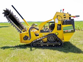 Vermeer RTX250 kedjegrävare för att gräva schakter för kabelinstallation och rörinstallation 